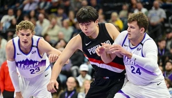 天平配资 交学费！杨瀚森6犯后自责落泪，队友专心看球，唯独一人在安慰